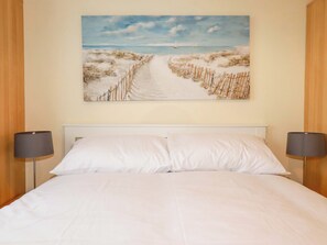 2 bedrooms, individually decorated, individually furnished, free WiFi