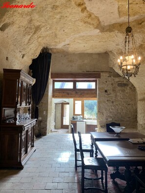 Interior - Leonardo at our 'Clos Lussault' near Amboise in the Loire Valley (Lussault-sur-Loire)