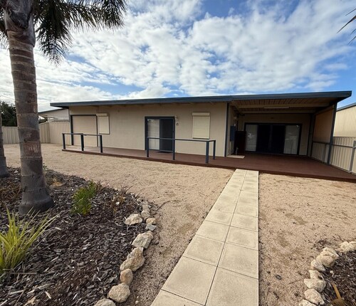Shore Beats Work - Large entertaining area! Dog friendly!