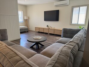 Living area - Shore Beats Work - Large entertaining area! Dog friendly! (Stansbury)