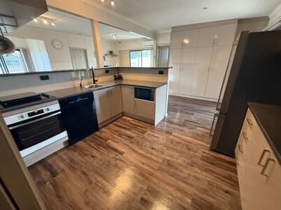 Shore Beats Work - Large entertaining area! Dog friendly!