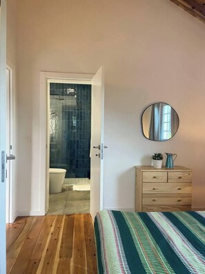 4 bedrooms, iron/ironing board, travel cot, WiFi