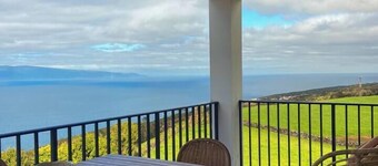 New Family Home with a View of São Jorge Island – Ribeirinha