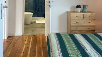 5 habitaciones, tabla de planchar con plancha, cuna de viaje y wifi