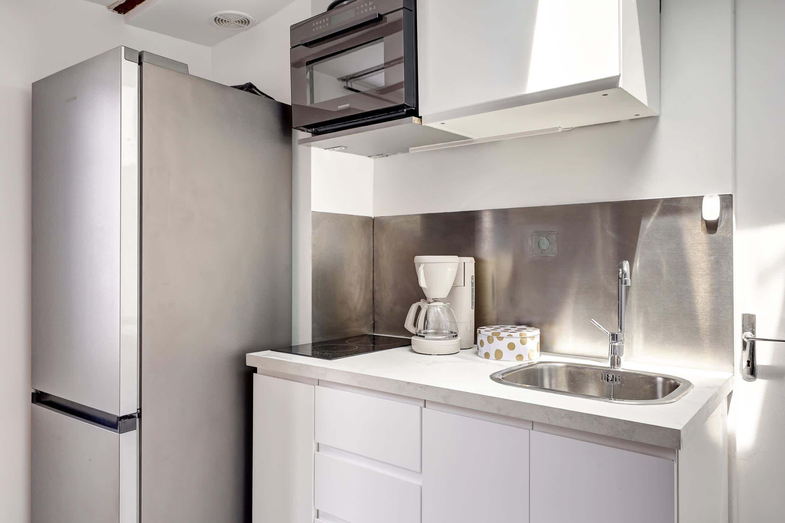 Geladeira, micro-ondas, fogão, cooktop