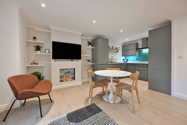 Apartment, 2 Bedrooms | Dining room - Somerset Coach House (Frome)