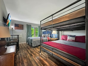 2 chambres, fer et planche à repasser, Wi-Fi, draps fournis