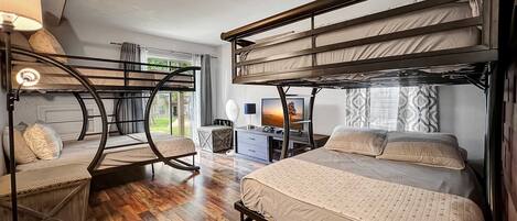 2 Schlafzimmer, Schreibtisch, Bügeleisen/Bügelbrett, WLAN