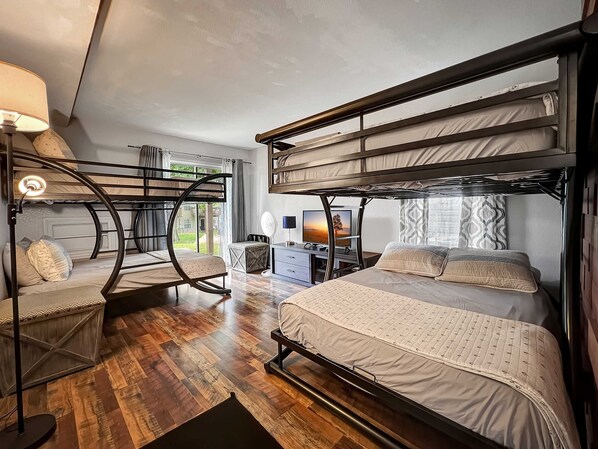 2 bedrooms, desk, iron/ironing board, WiFi