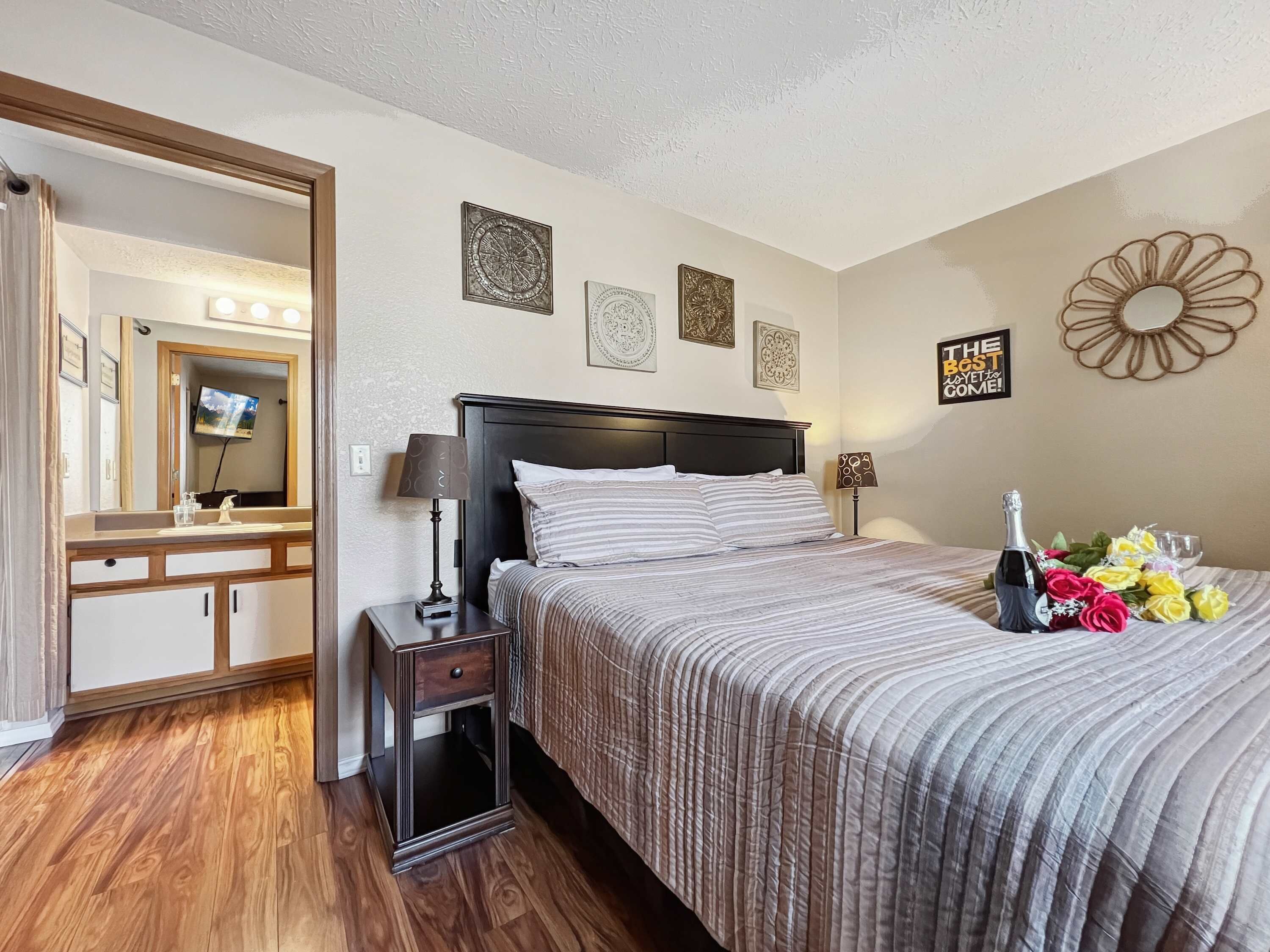 2 chambres, fer et planche à repasser, Wi-Fi, draps fournis