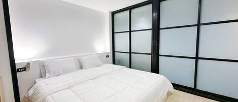 3 habitaciones, tabla de planchar con plancha, wifi y ropa de cama