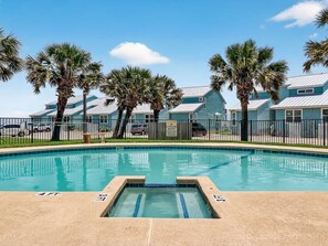 Pool - Bayfront Kontiki 107 (Rockport)