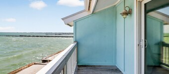Community pool, pier and boat launch, BBQ, Pet Friendly, Tennis, Waterfront