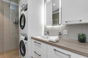 Shower, hair dryer, towels