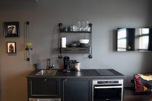 Refrigerador, microondas, horno y parrilla de estufa