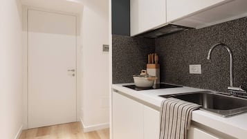 Apartment, 1 Queen Bed, Non Smoking, Kitchenette | Private kitchenette