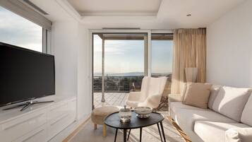 Deluxe Apartment, Sea View | Living area