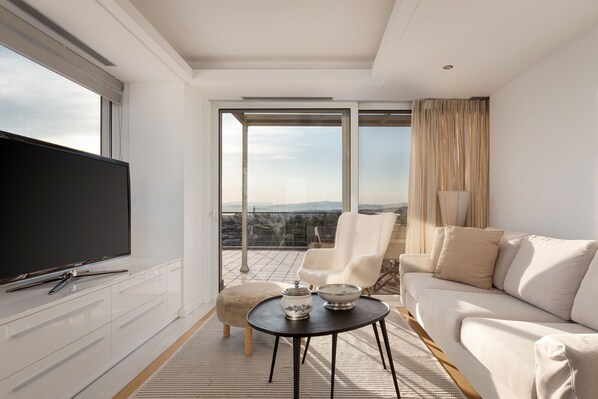 Deluxe Apartment, Sea View | Living area | 50-inch Smart TV with digital channels