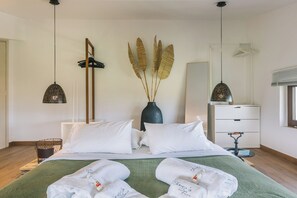 5 bedrooms, desk, travel crib, free WiFi