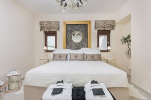 5 bedrooms, desk, travel crib, free WiFi
