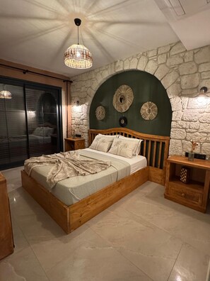 Deluxe Double Room, 1 Queen Bed, Balcony, Garden View | Individually decorated, individually furnished, free WiFi