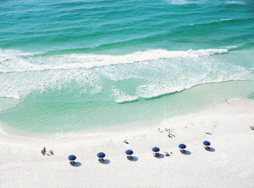 Near Beach 3BR 3.5BA with Loft Sleeps 10  2 Golf Carts