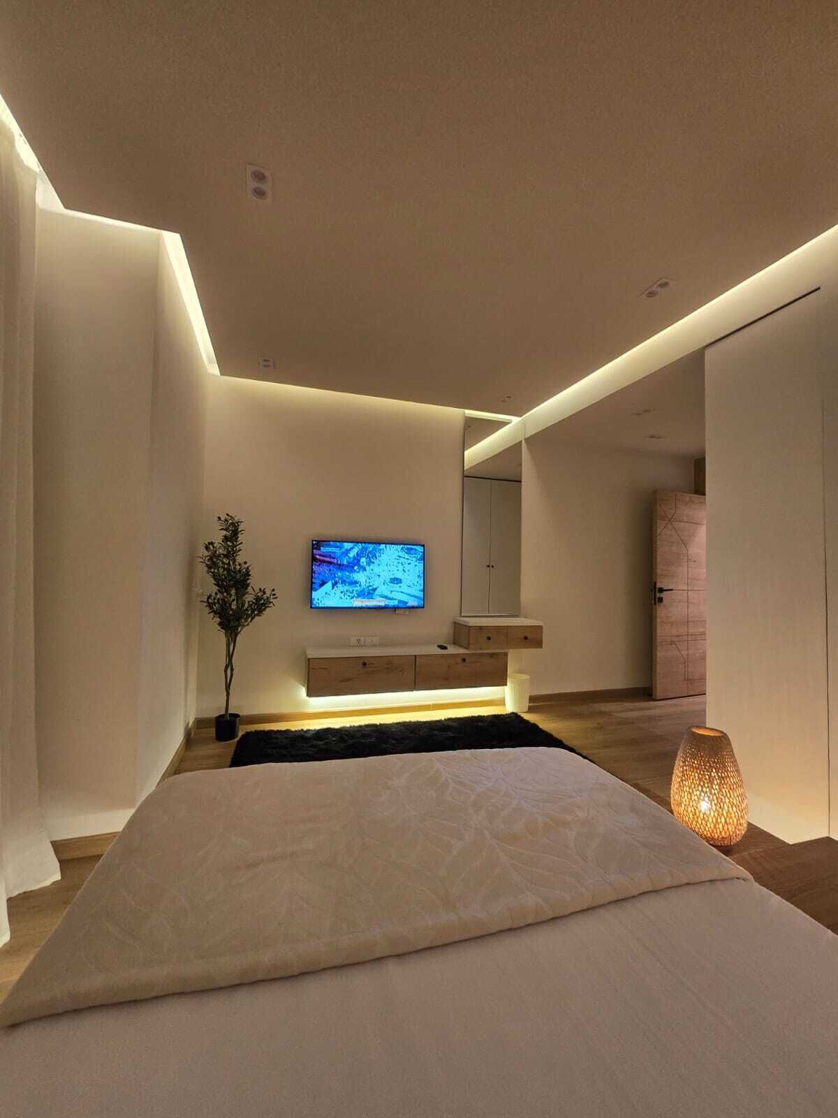 3 chambres, coffres-forts dans les chambres, fer et planche à repasser