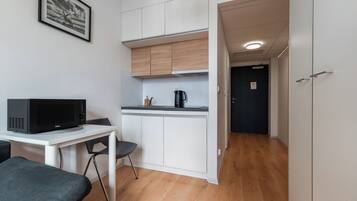 Fridge, stovetop, cookware/dishes/utensils