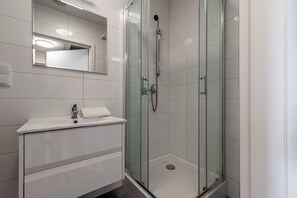 Classic Studio | Bathroom