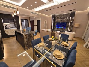 Ruokailu omassa huoneessa