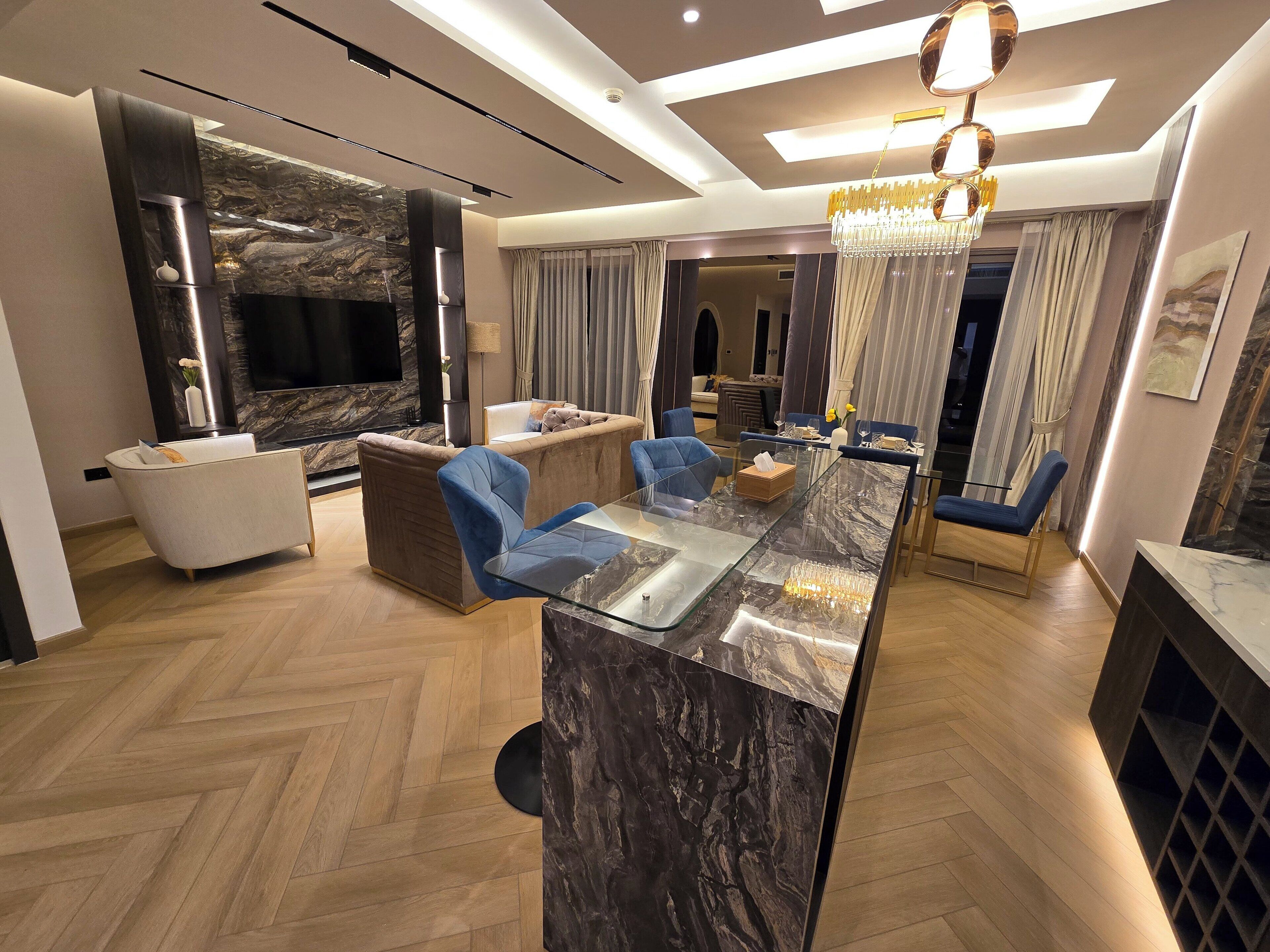 Smart TV 60 pollici con canali digitali, Netflix, Hulu