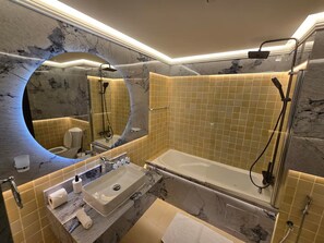 Luxury Apartment, Balcony, Beach View | Bathroom - Highend Luxury Rimal with JBR view (Dubai)