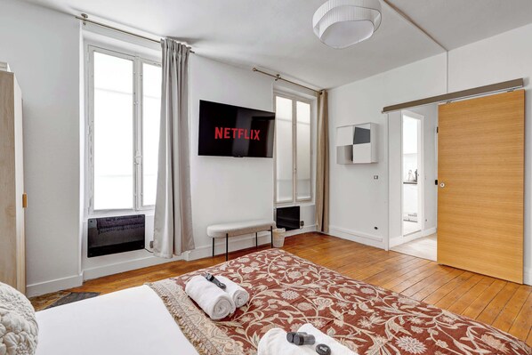 1 habitación, tabla de planchar con plancha, cuna de viaje y wifi
