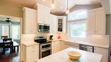 Mikrowelle, Ofen, Herdplatte, Geschirrspüler