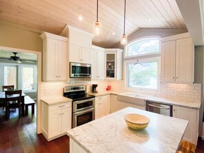 Mikrowelle, Ofen, Herdplatte, Geschirrspüler