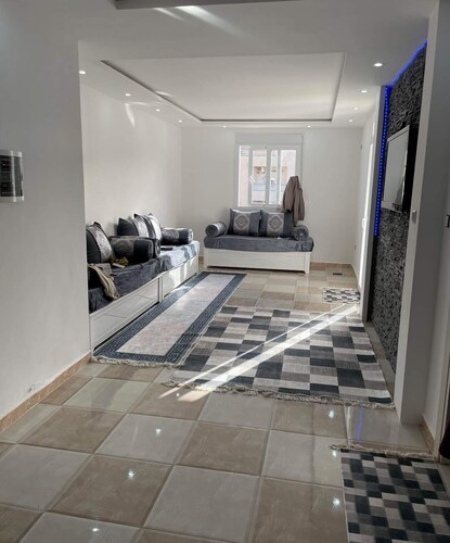 Jolie spacieux Appartement f3 jijel DZ à 1 min de la mer avec parking privé.