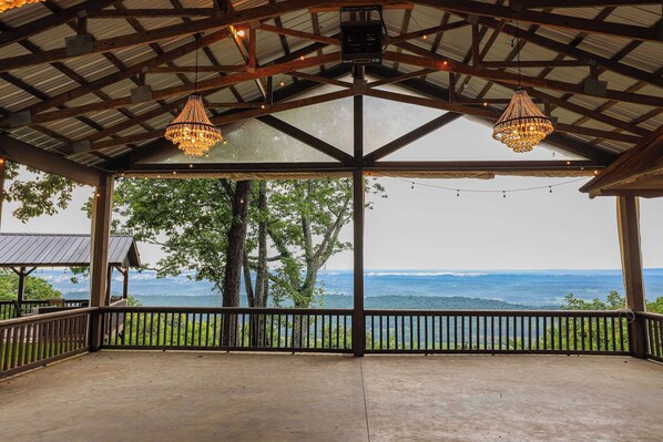 Terrace/patio - Cragsmere Manor - Luxury Estate & Event Space (Mentone)