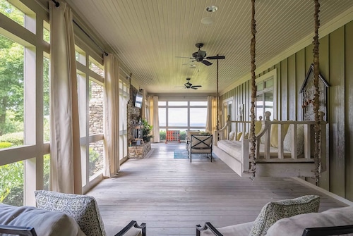 French Quarter - New Orleans Charm in the Mountain