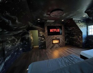 7 bedrooms, WiFi, bed sheets