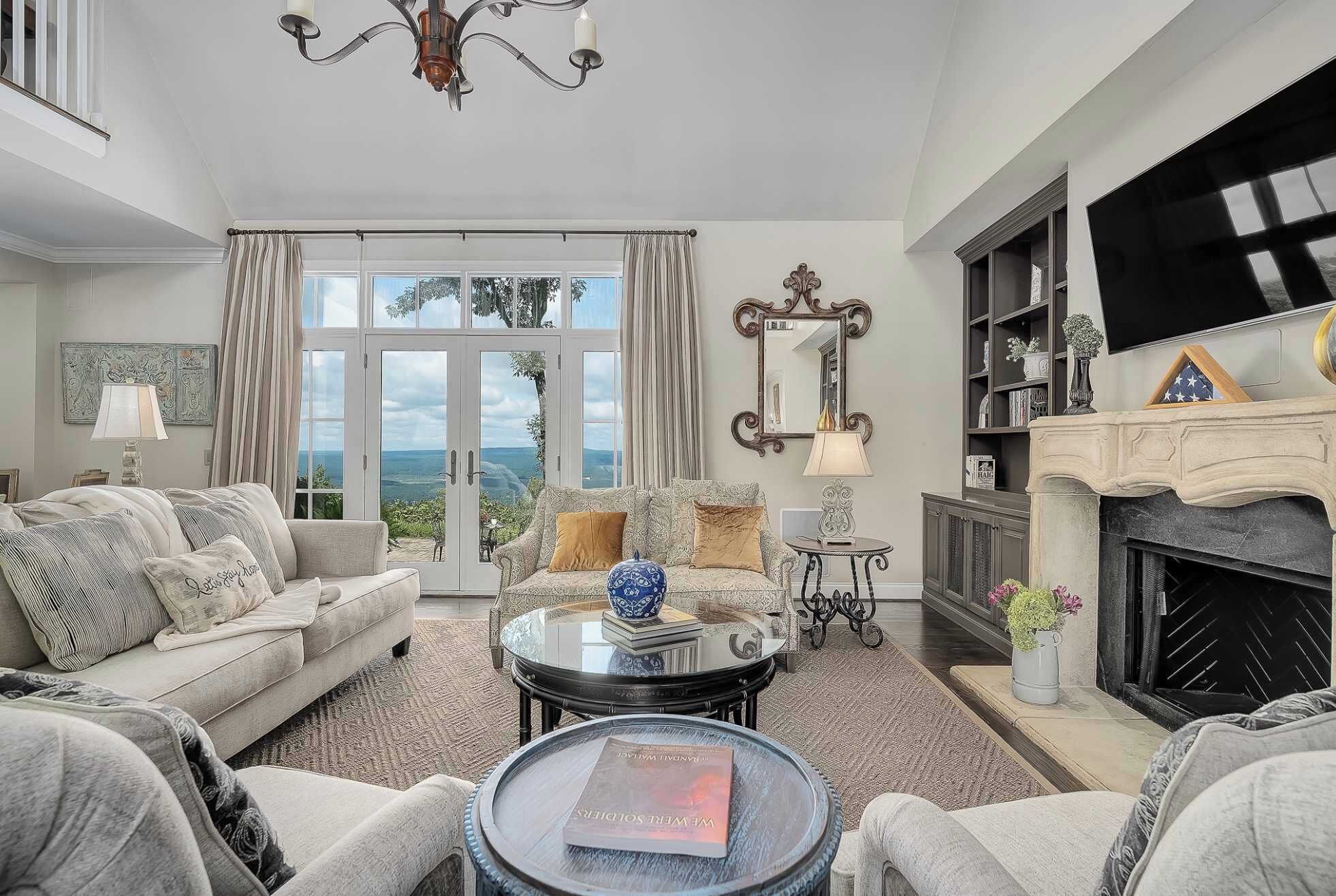 Télévision, cheminée