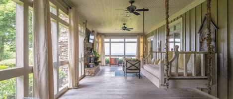 7 bedrooms, WiFi, bed sheets