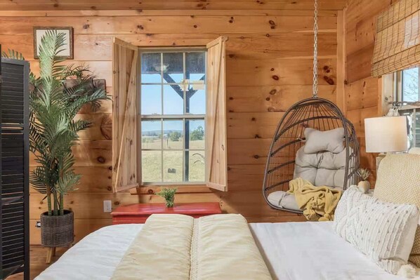 5 bedrooms, iron/ironing board, WiFi, bed sheets