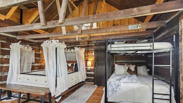 5 bedrooms, iron/ironing board, WiFi, bed sheets
