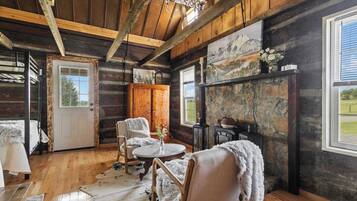 3 bedrooms, iron/ironing board, bed sheets