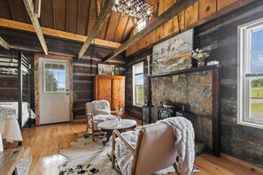 3 bedrooms, iron/ironing board, bed sheets