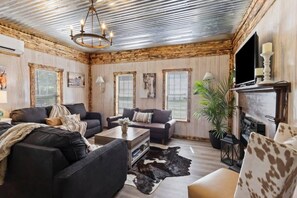 TV, fireplace