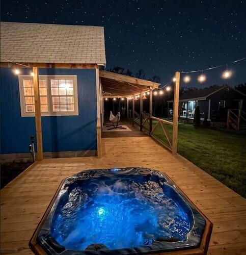 The Prairie House Retreat, Hot Tub, Family !