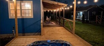 The Prairie House Retreat, Hot Tub, Family !