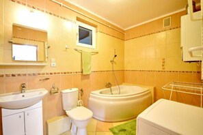 House | Bathroom - Holiday Home in Grzybowo Near Seaside Beach (Kołobrzeg)