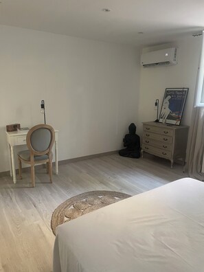 2 quartos, ferros/tábuas de passar roupa, Wi-Fi, roupa de cama